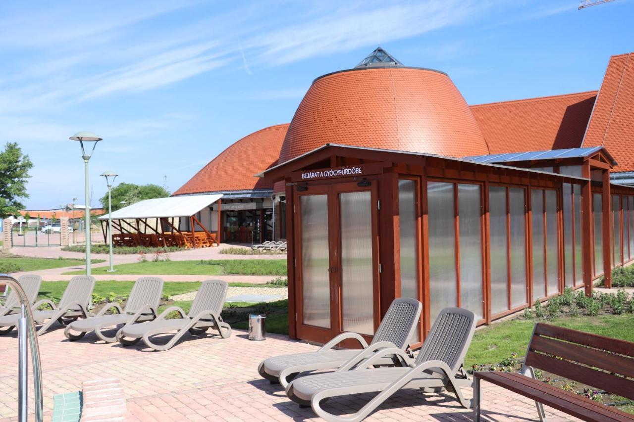 Hotel Club Tisza Lakitelek Extérieur photo