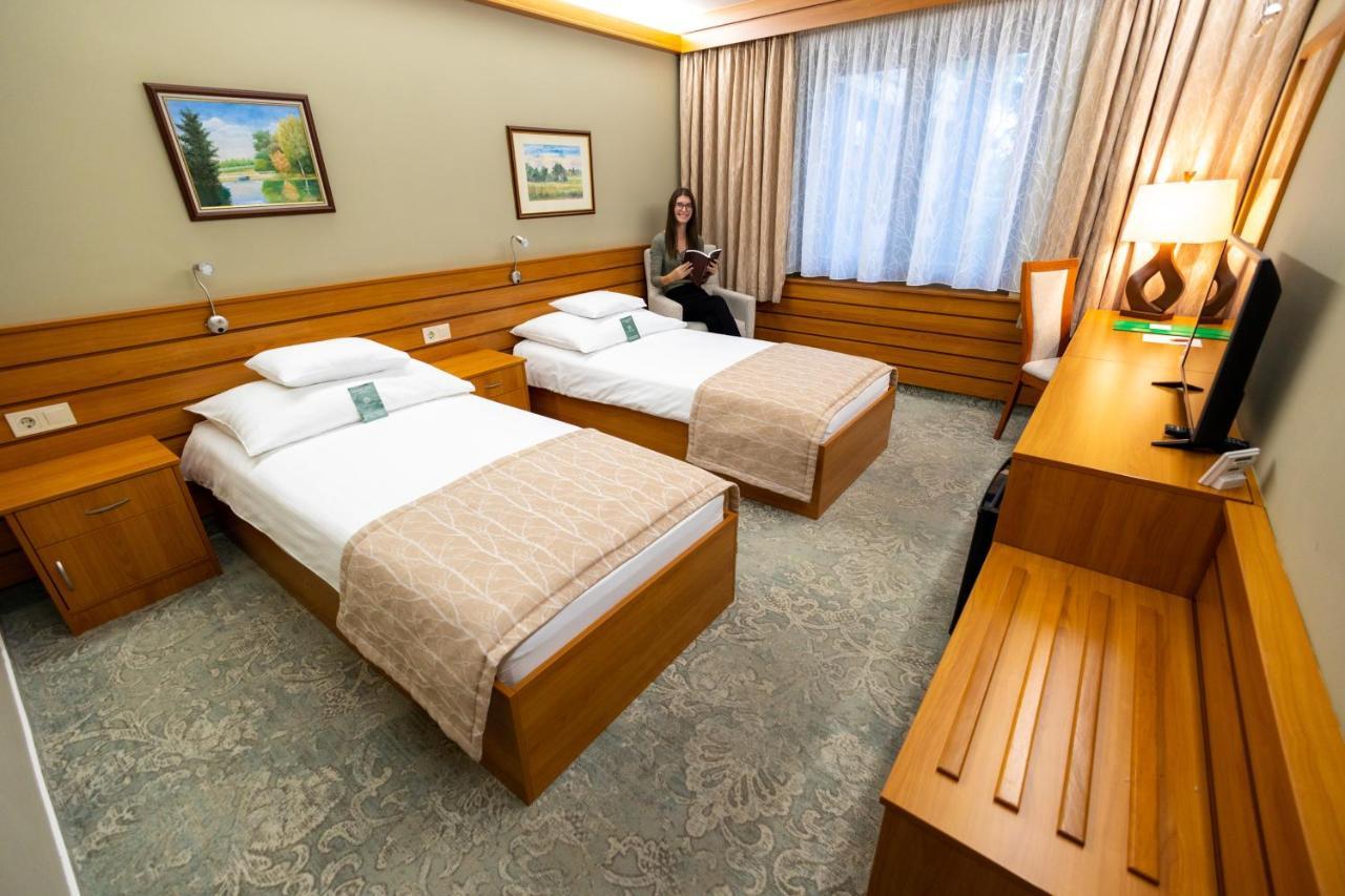Hotel Club Tisza Lakitelek Extérieur photo