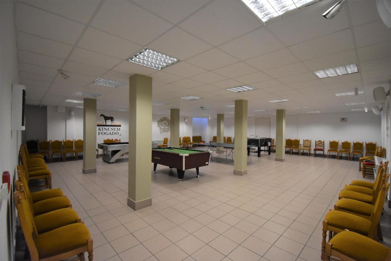 Hotel Club Tisza Lakitelek Extérieur photo